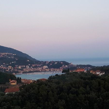 Casa Vacanze P&G. Colline, Mare, Relax La Spezia Buitenkant foto