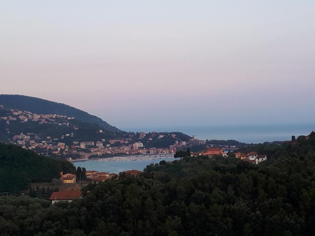 Casa Vacanze P&G. Colline, Mare, Relax La Spezia Buitenkant foto